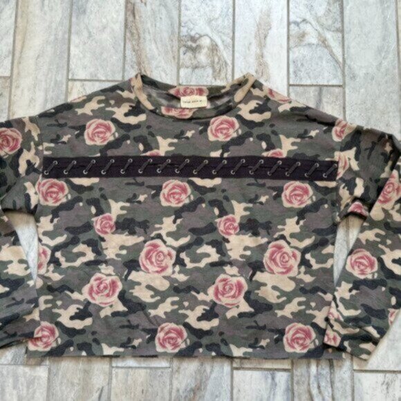NEW "Enough About Me" women's medium camo Boutique crop top sweater MSRP $60 - Picture 1 of 4